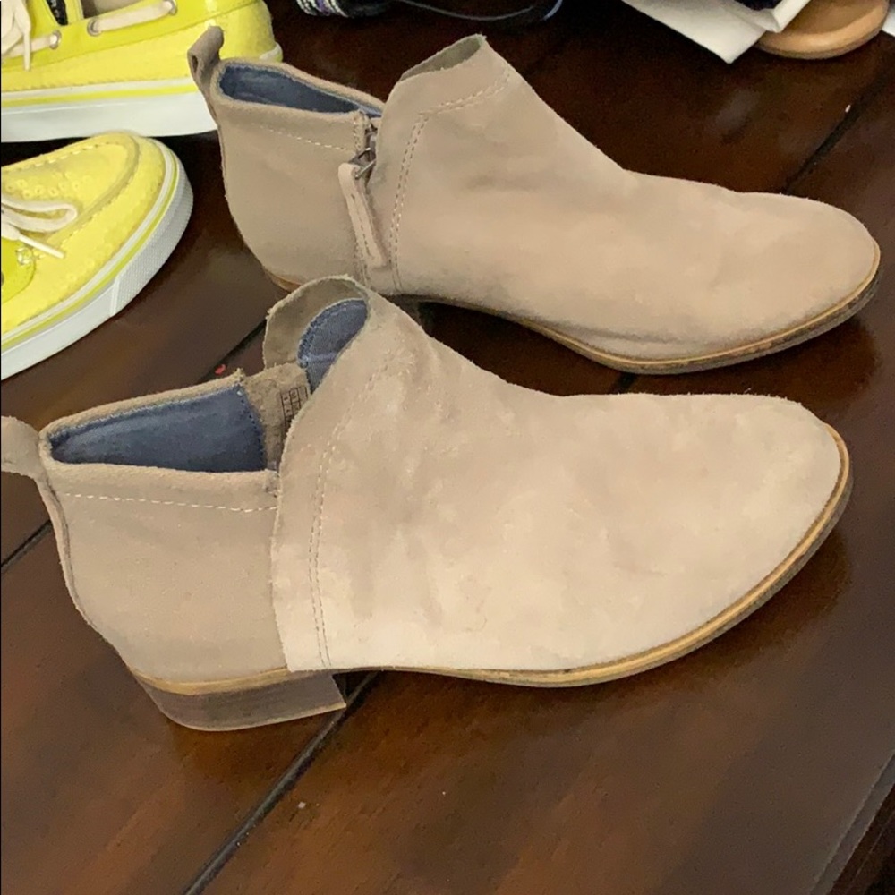 Toms